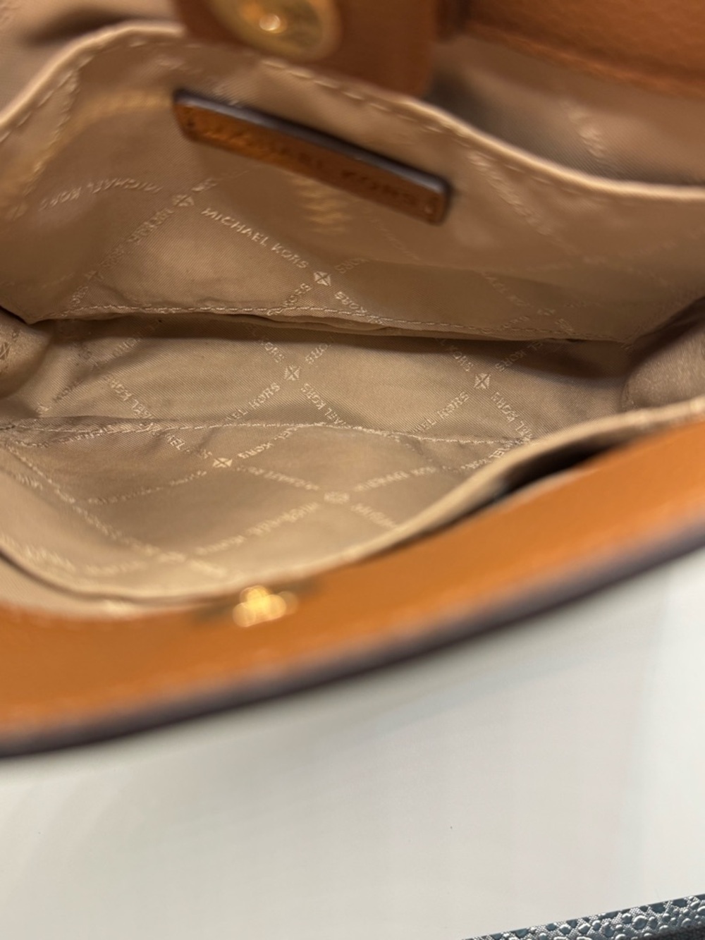 ✨ Michael Kors Briley Small Logo Messenger Crossbody Bag Vanilla ✨ - Picture 4 of 5